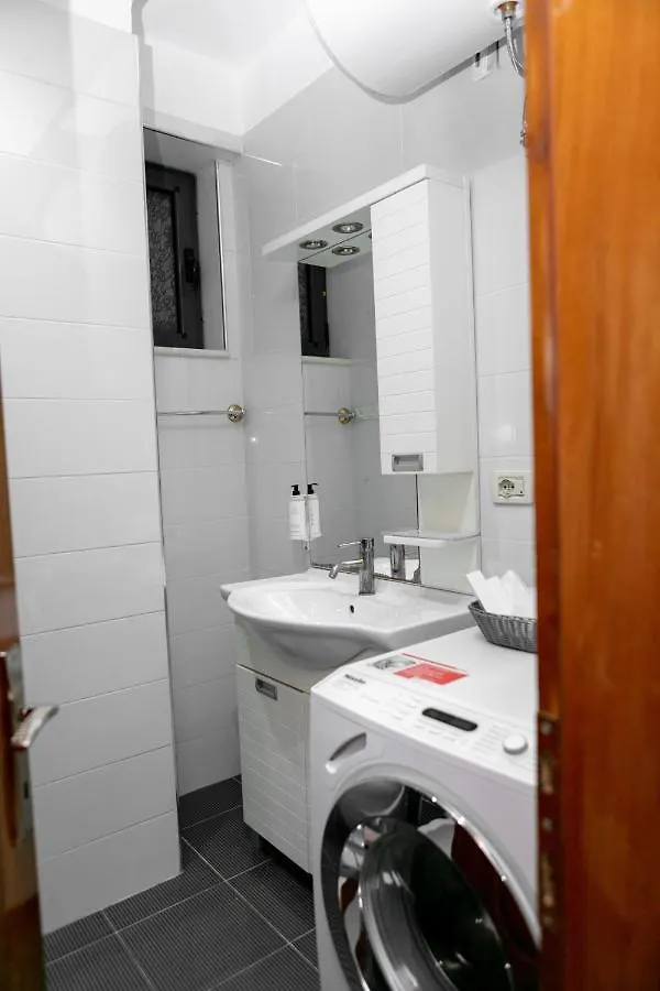 Spacious City Paradise - 3Br Apt In The Heart Of Tirana 0*,  Albánie